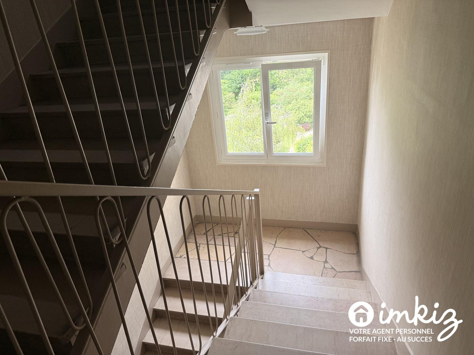 
                                                Vente
                                                 Dernier étage – 4 chambres – Résidence familiale