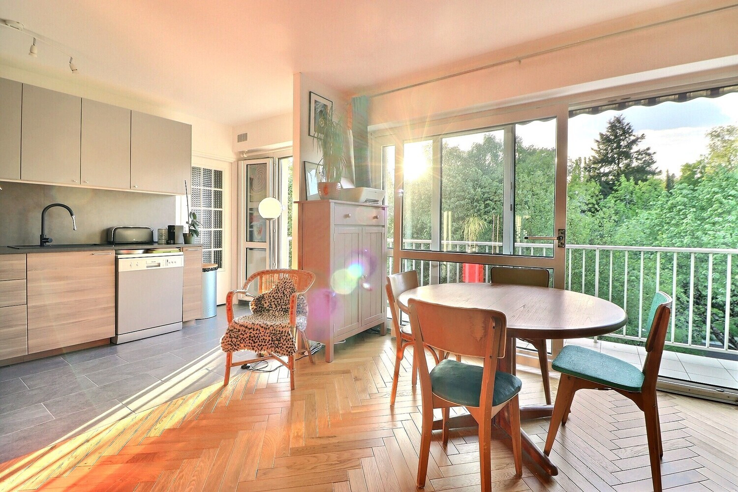 
                                                Vente
                                                 Dernier étage - 4 pièces - 80m² - Balcon