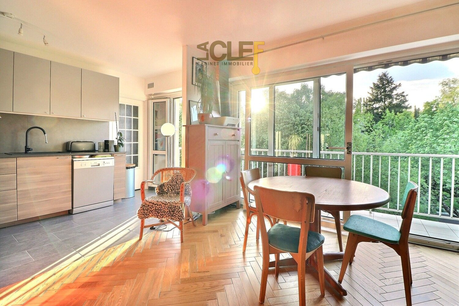 
                                                Vente
                                                 Dernier étage - 4 pièces - 80m² - Balcon