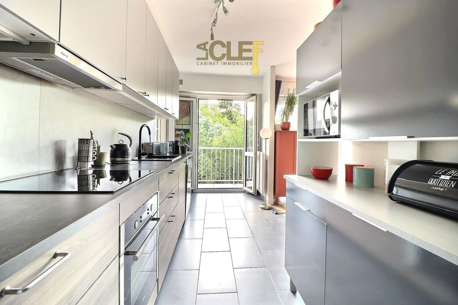 
                                                Vente
                                                 Dernier étage - 4 pièces - 80m² - Balcon