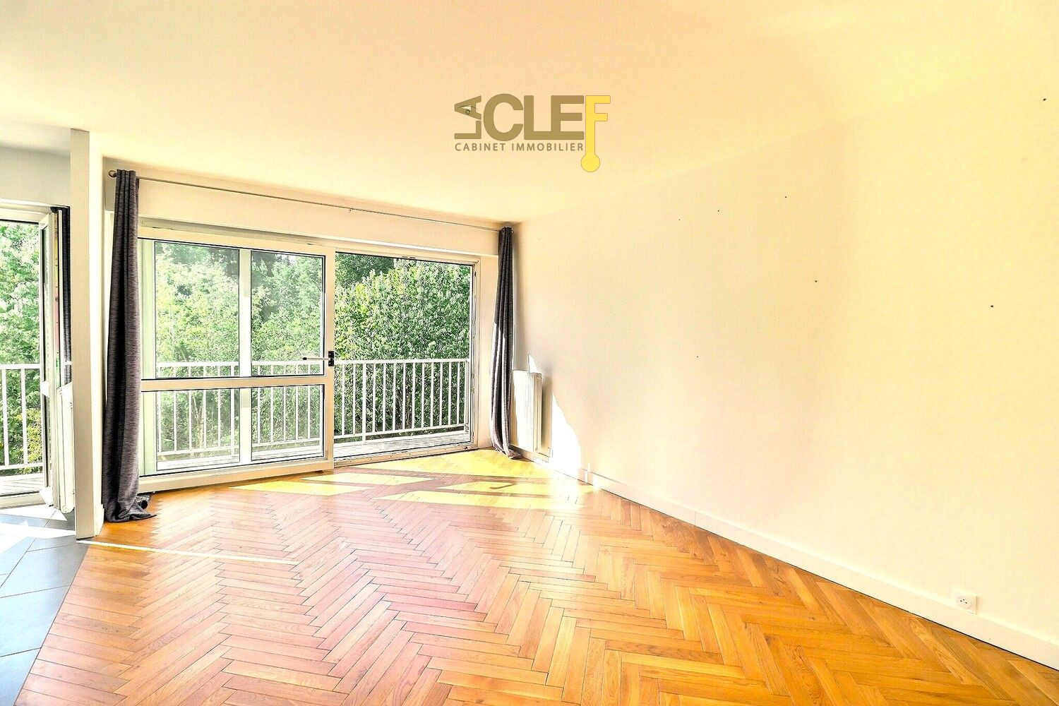 
                                                Vente
                                                 Dernier étage - 4 pièces - 80m² - Balcon
