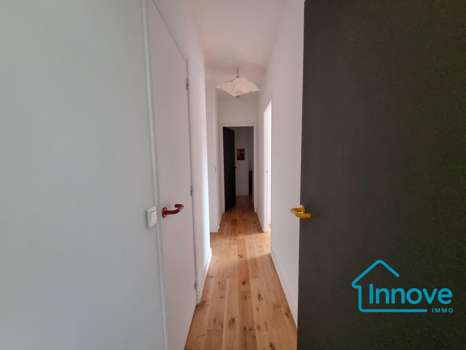 
                                                Vente
                                                 Dernier étage, appartement 109 m² 3/4 chbres centre ville