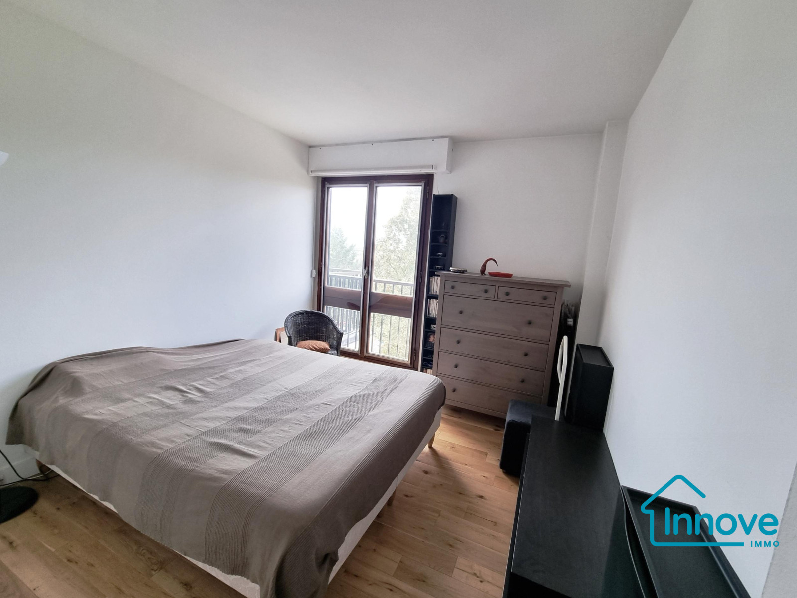 
                                                Vente
                                                 Dernier étage, appartement 109 m² 3/4 chbres centre ville