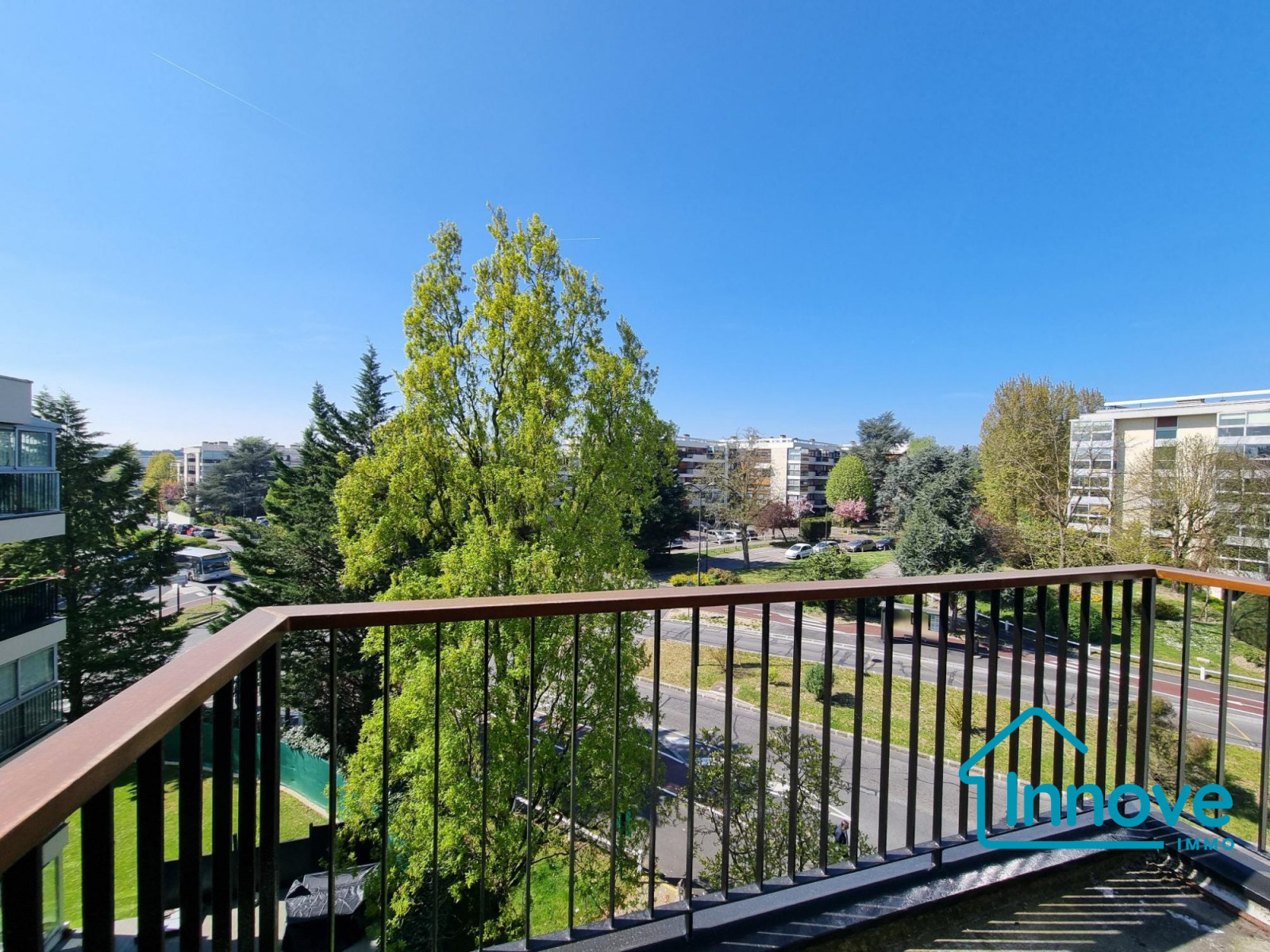 
                                                Vente
                                                 Dernier étage, appartement 109 m² 3/4 chbres centre ville