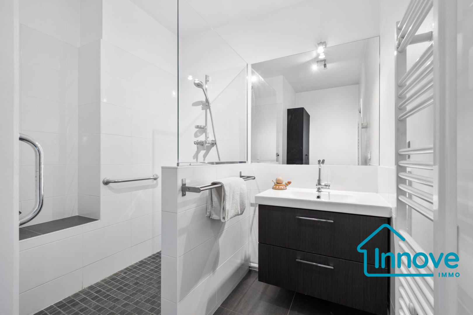 
                                                Vente
                                                 Dernier étage, appartement 109 m² 3/4 chbres centre ville