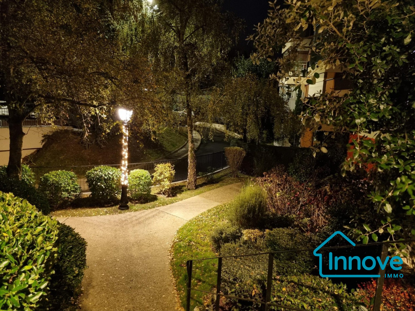 
                                                Vente
                                                 Dernier étage, appartement 109 m² 3/4 chbres centre ville