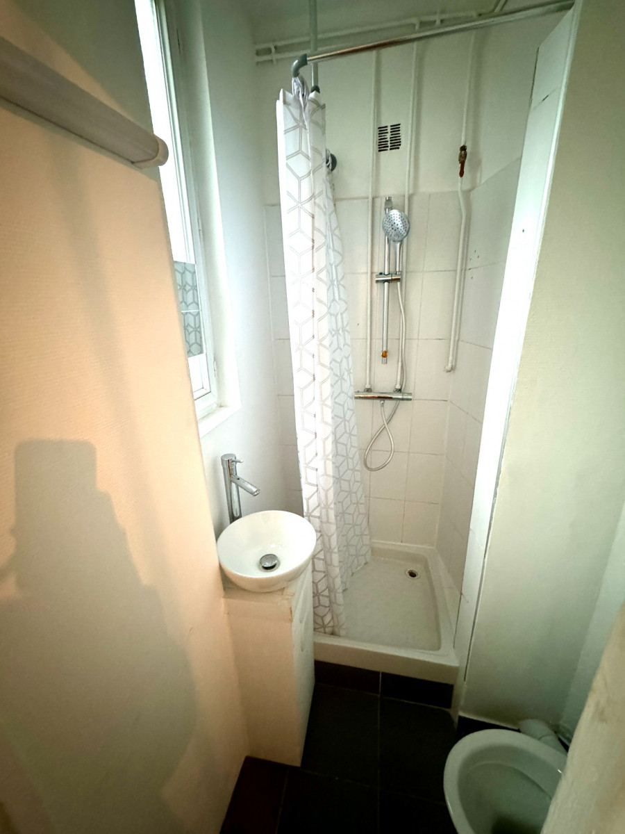 Location
                                                 Dernier étage avec vue dégagée