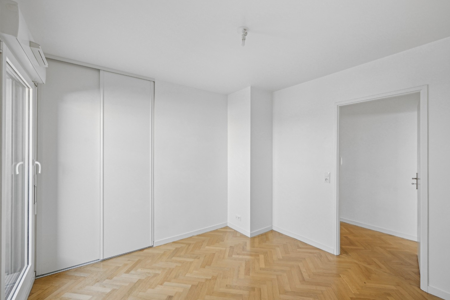 
                                                Vente
                                                 Dernier étage familial 4 pièces avec terrasse !