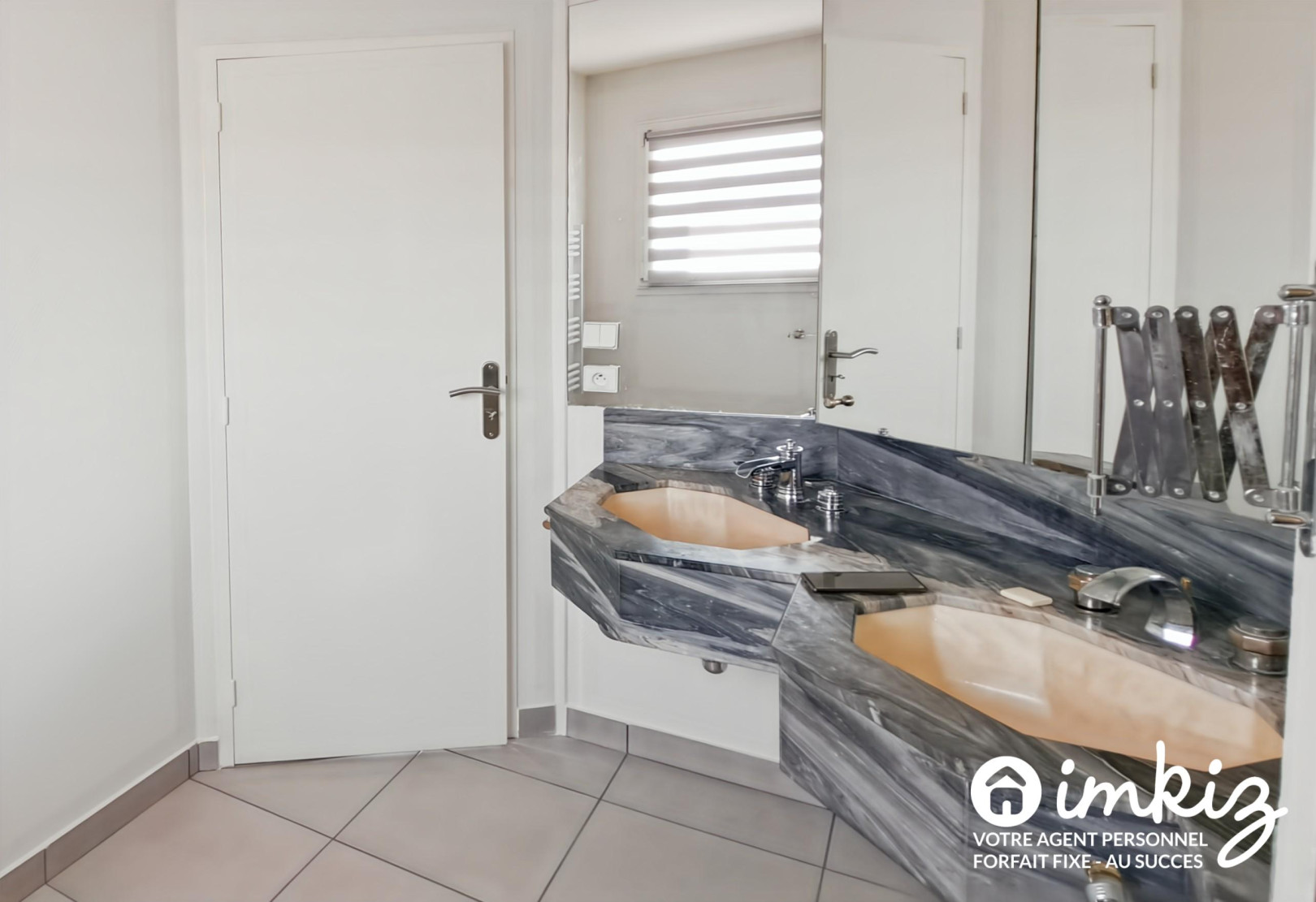 
                                                Vente
                                                 dernier étage possibilité 2 logments indépenants