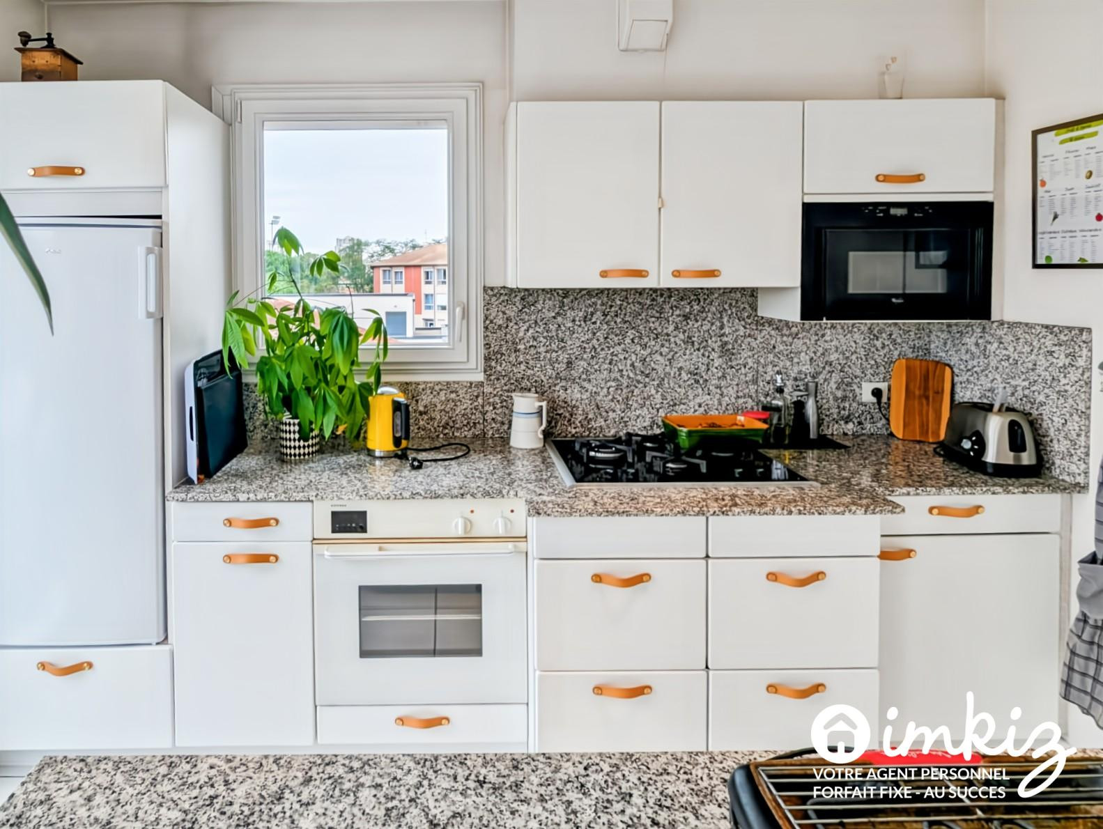 
                                                Vente
                                                 dernier étage possibilité 2 logments indépenants