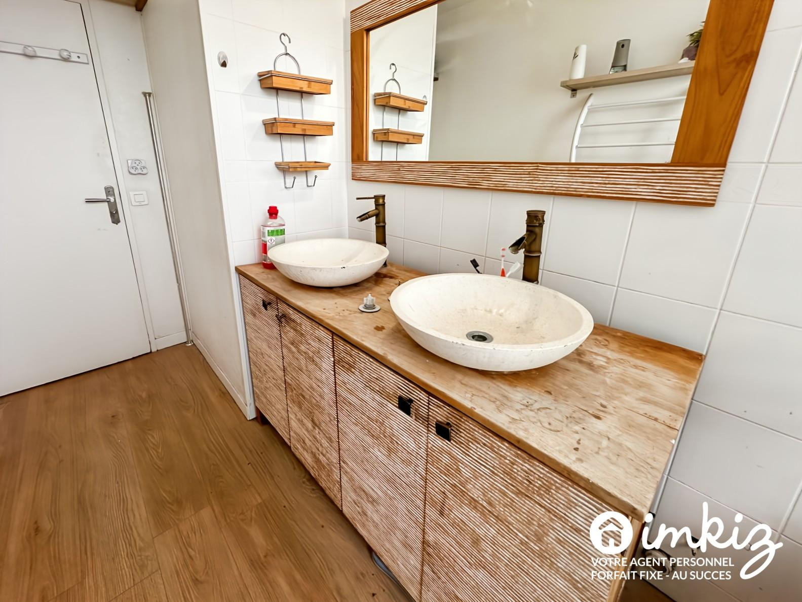 
                                                Vente
                                                 dernier étage T4 / T5 ,possibilité 4 chambres