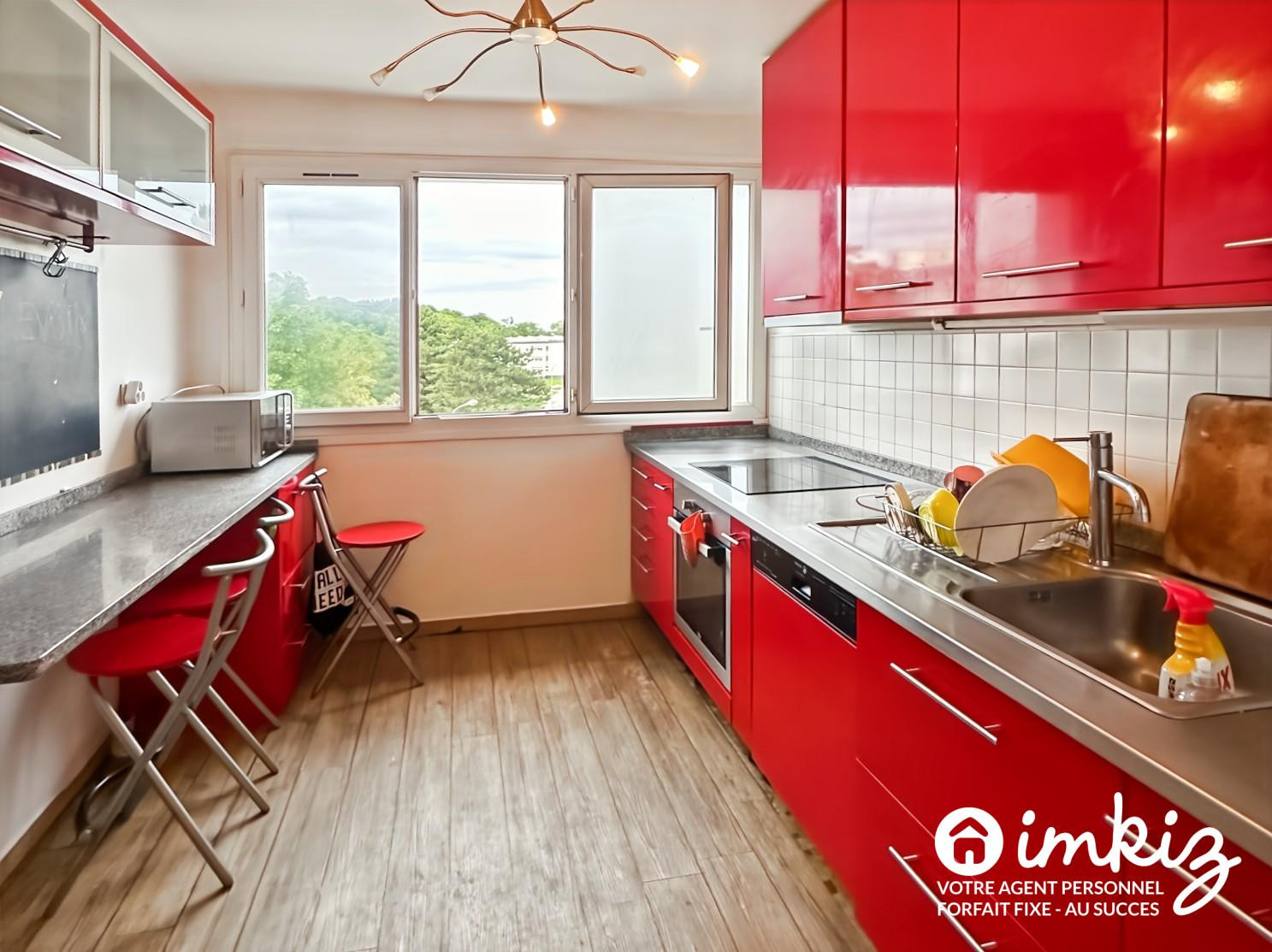 
                                                Vente
                                                 dernier étage T4 / T5 ,possibilité 4 chambres