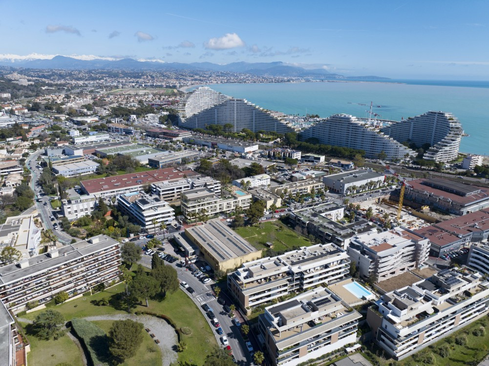 
                                                Vente
                                                 DERNIER ETAGE VUE MER Penthouse Villeneuve loubet