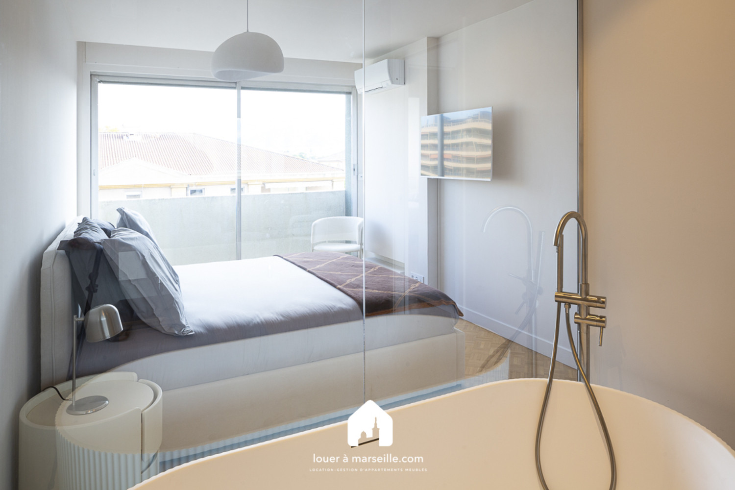 
                                                Location
                                                 Design Saint Anne