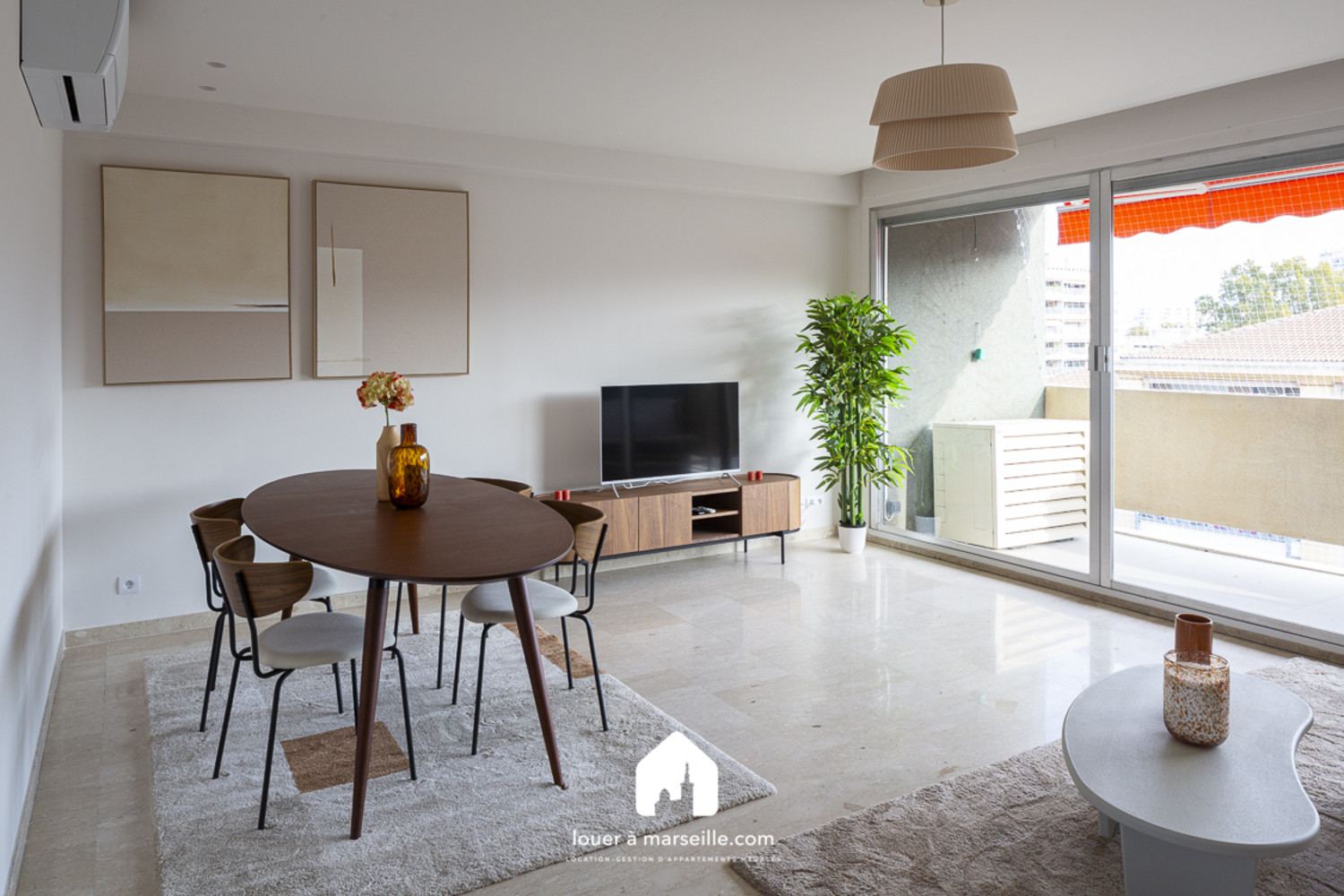 
                                                Location
                                                 Design Saint Anne