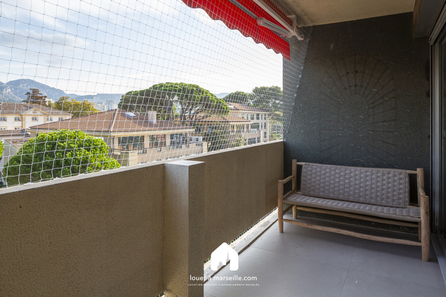 
                                                Location
                                                 Design Saint Anne