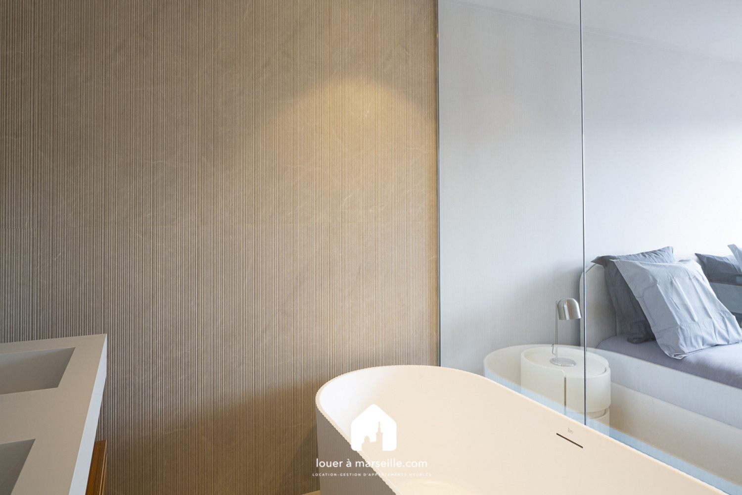 
                                                Location
                                                 Design Saint Anne