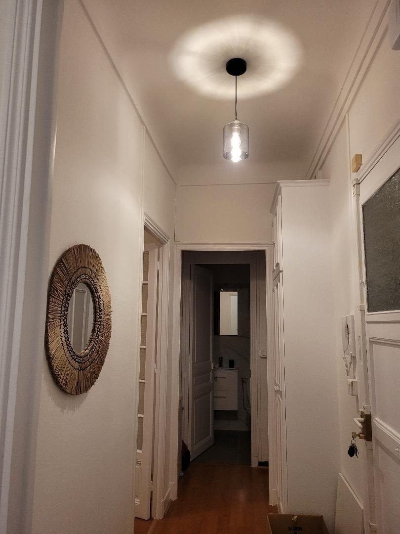 
                                                Location
                                                 Desservi par transports en commun, quartier Port