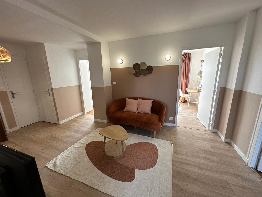 
                                                Colocation
                                                 Deux chambres disponibles dans cet appartement entièrement meublé et rénové à Villeurbanne