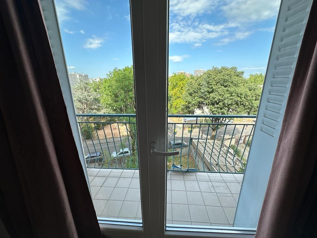 
                                                Colocation
                                                 Deux chambres disponibles dans cet appartement entièrement meublé et rénové à Villeurbanne