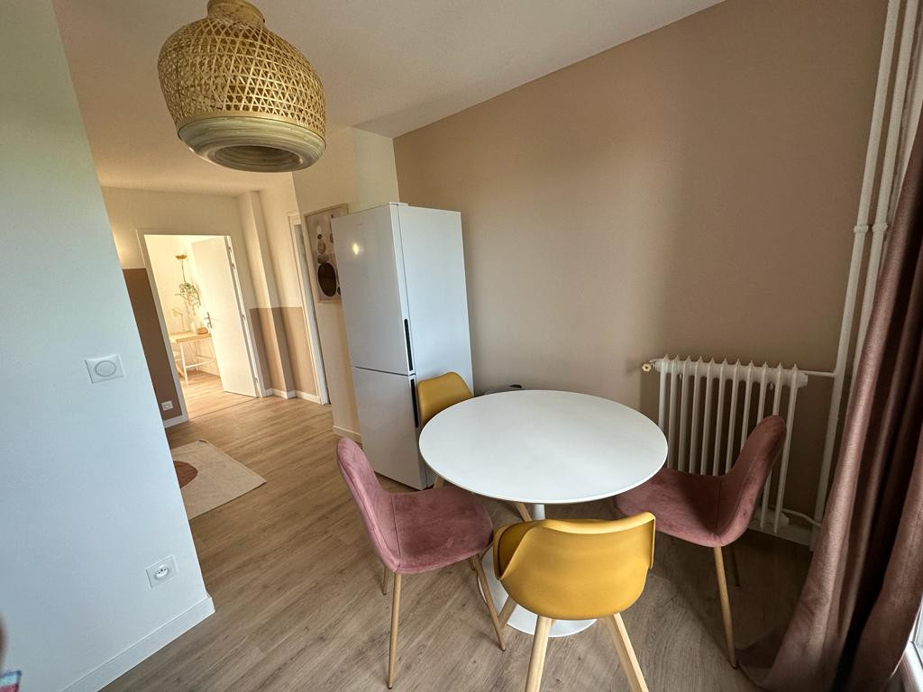 
                                                Colocation
                                                 Deux chambres disponibles dans cet appartement entièrement meublé et rénové à Villeurbanne