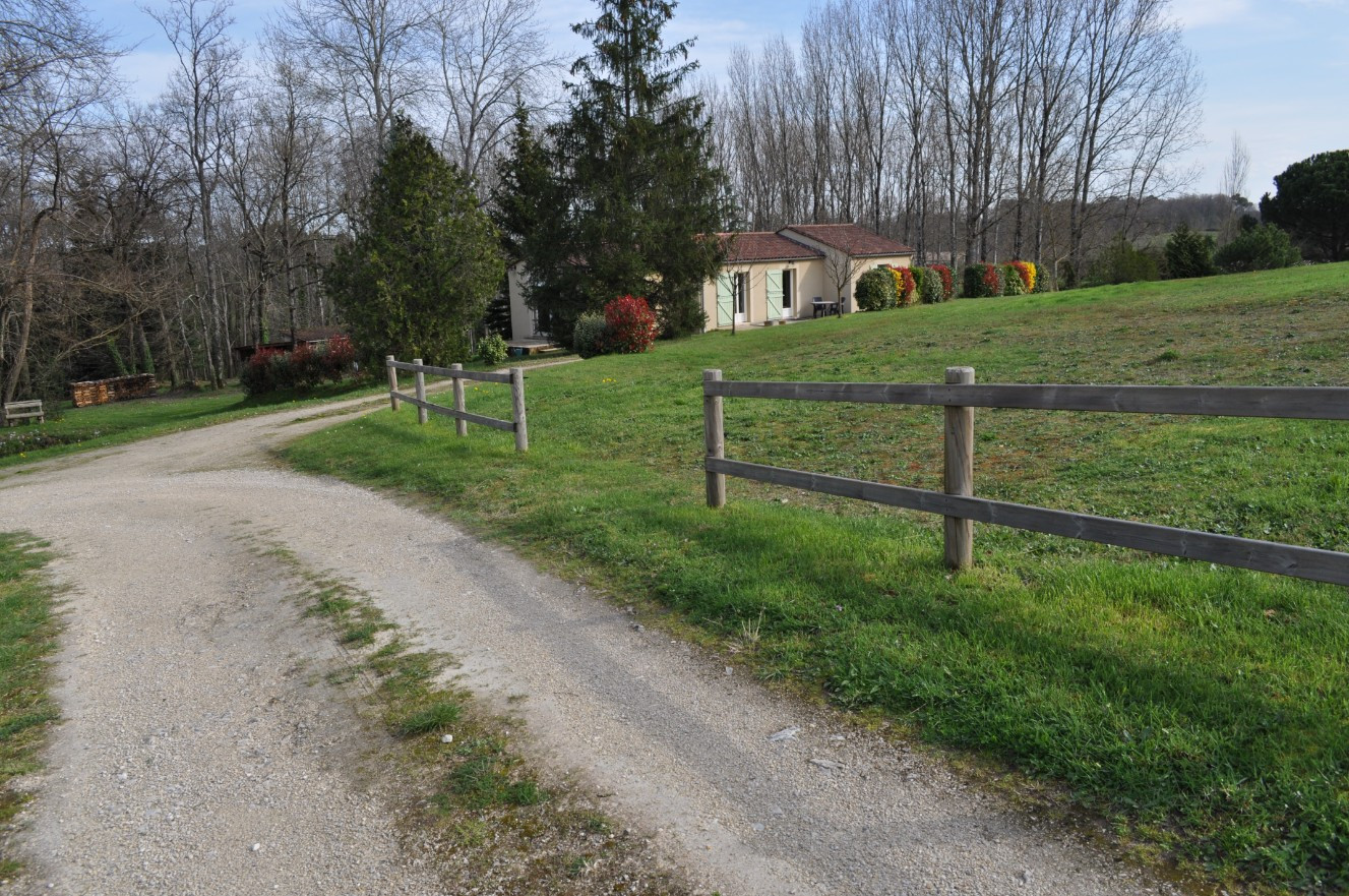 
                                                Vente
                                                 DEUX maisons sur 2ha40 à 2kms du centre de SARLAT