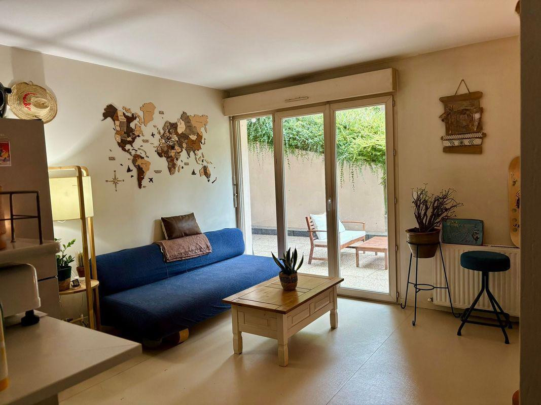 
                                                Location
                                                 Deux pièces à louer