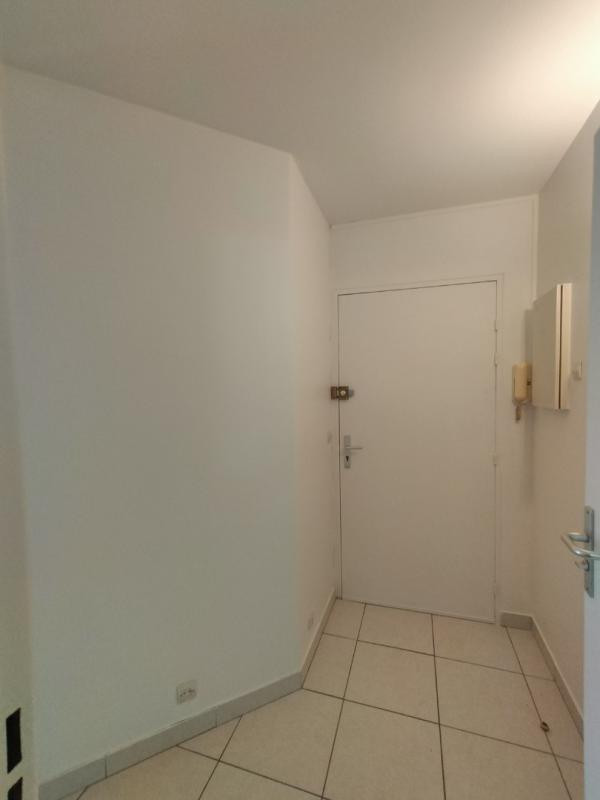
                                                Location
                                                 Deux pièces à louer Paris 18ème