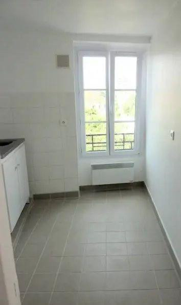 
                                                Location
                                                 Deux pièces au calme, centre Ruel-Malmaison