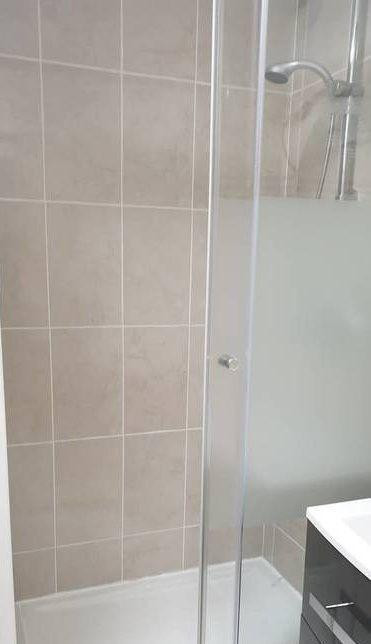 
                                                Location
                                                 Deux pièces meublés, lumineux et calme avec balcon