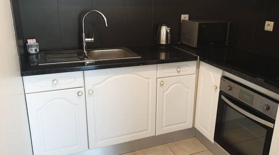 
                                                Location
                                                 Deux pièces meublés, lumineux et calme avec balcon