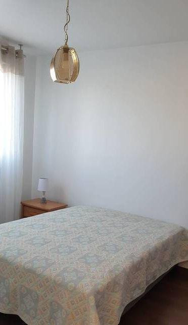 
                                                Location
                                                 Deux pièces meublés, lumineux et calme avec balcon