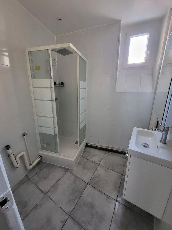 
                                                Location
                                                 Deux pièces paris XVII Guy Moquet