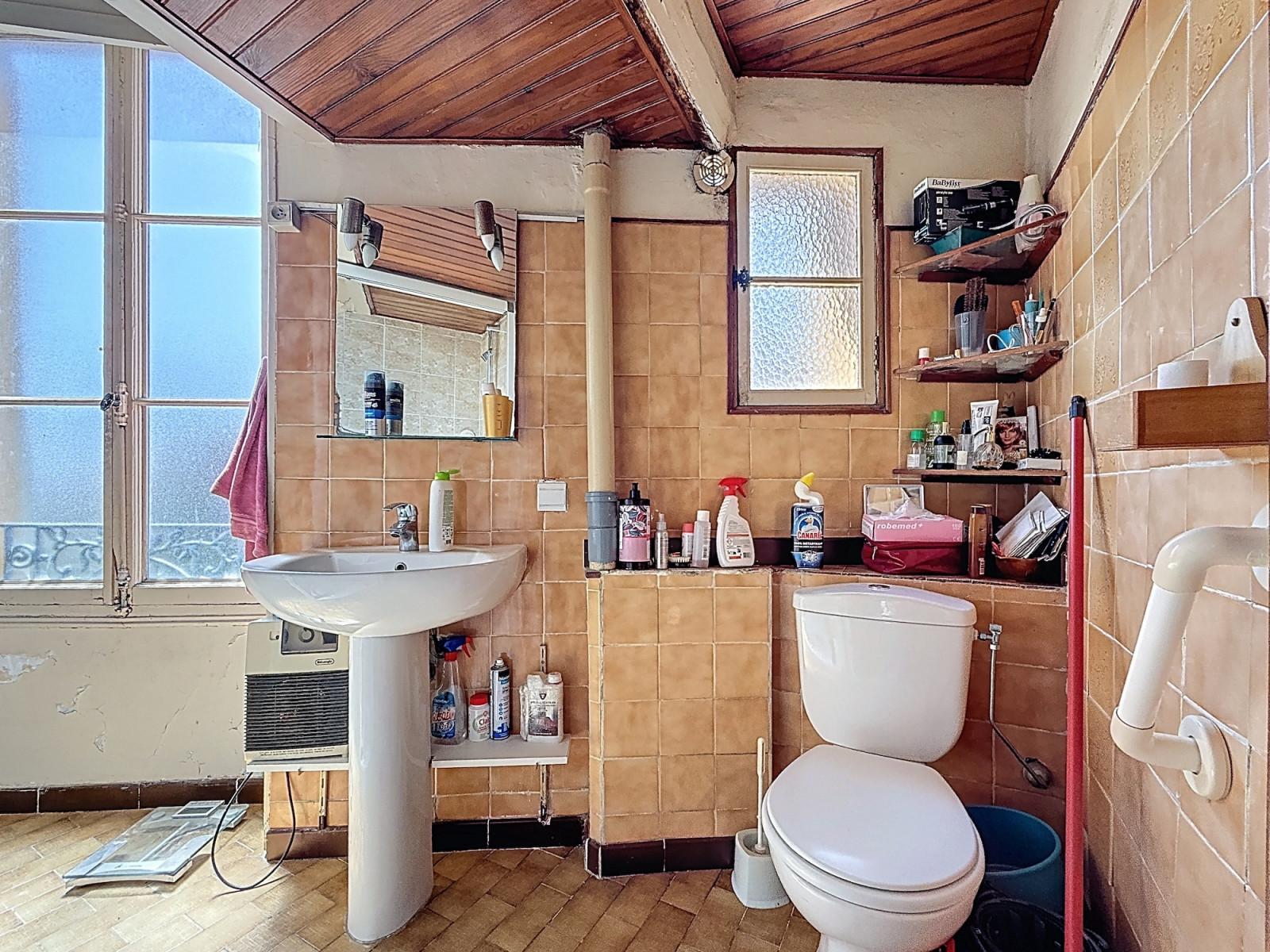 
                                                Vente
                                                 Deuxième et dernier étage d'une petite maison à rénover située au coeur de Cimiez