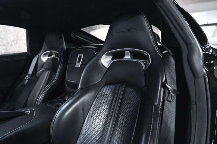 
                                                Voiture
                                                 Dodge Viper GTS V10 8.4 640