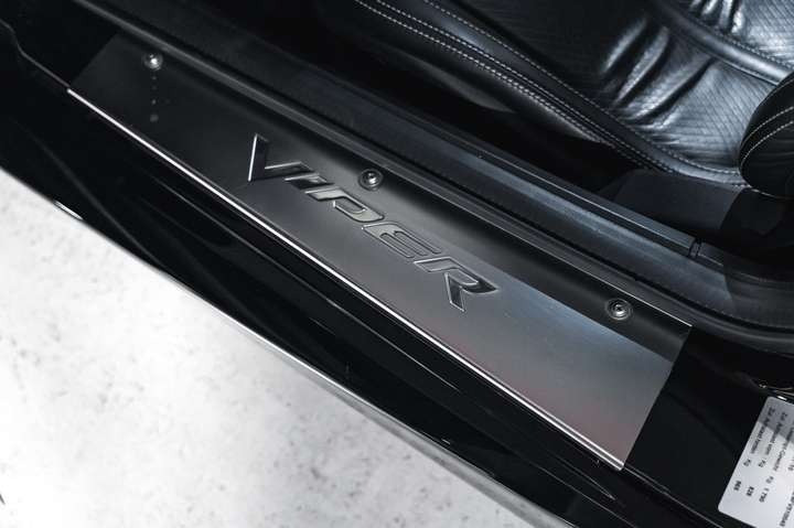 
                                                Voiture
                                                 Dodge Viper GTS V10 8.4 640