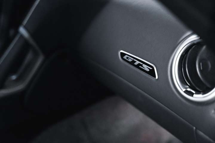 
                                                Voiture
                                                 Dodge Viper GTS V10 8.4 640