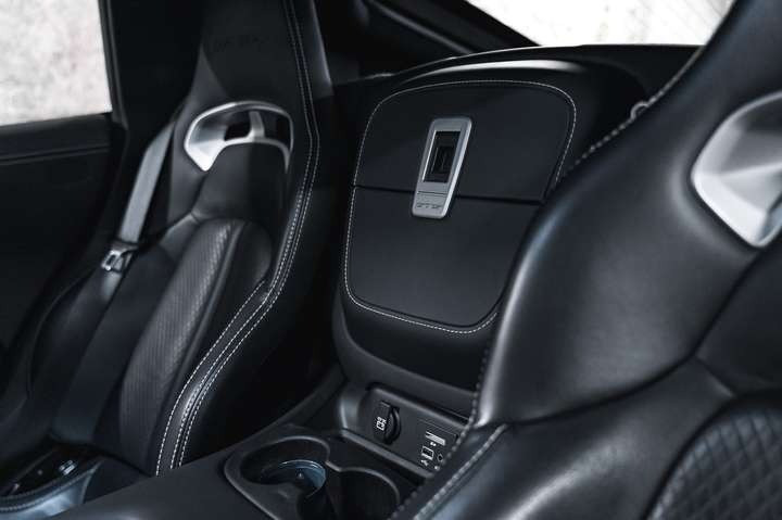 
                                                Voiture
                                                 Dodge Viper GTS V10 8.4 640