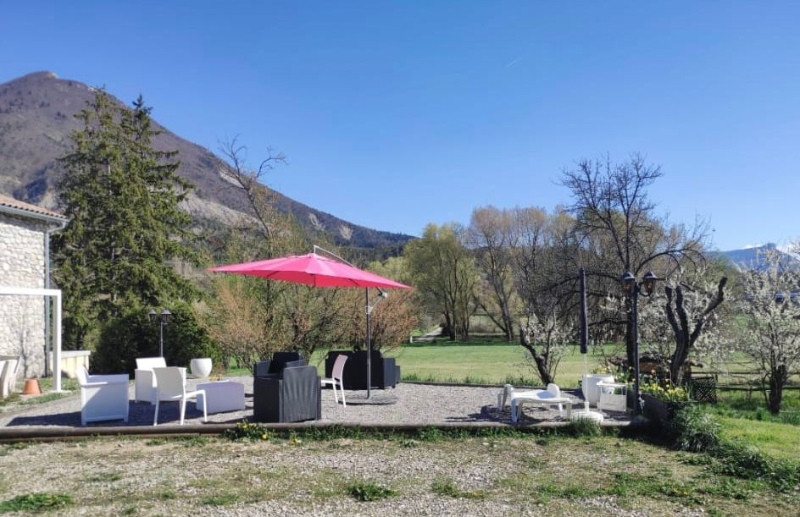 
                                                Vente
                                                 Domaine 230m2 sur 2 hectares de terrain