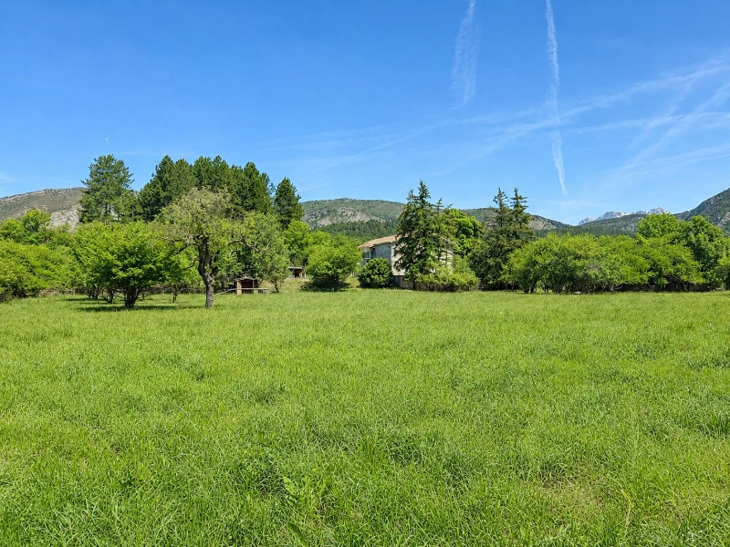 
                                                Vente
                                                 Domaine 230m2 sur 2 hectares de terrain