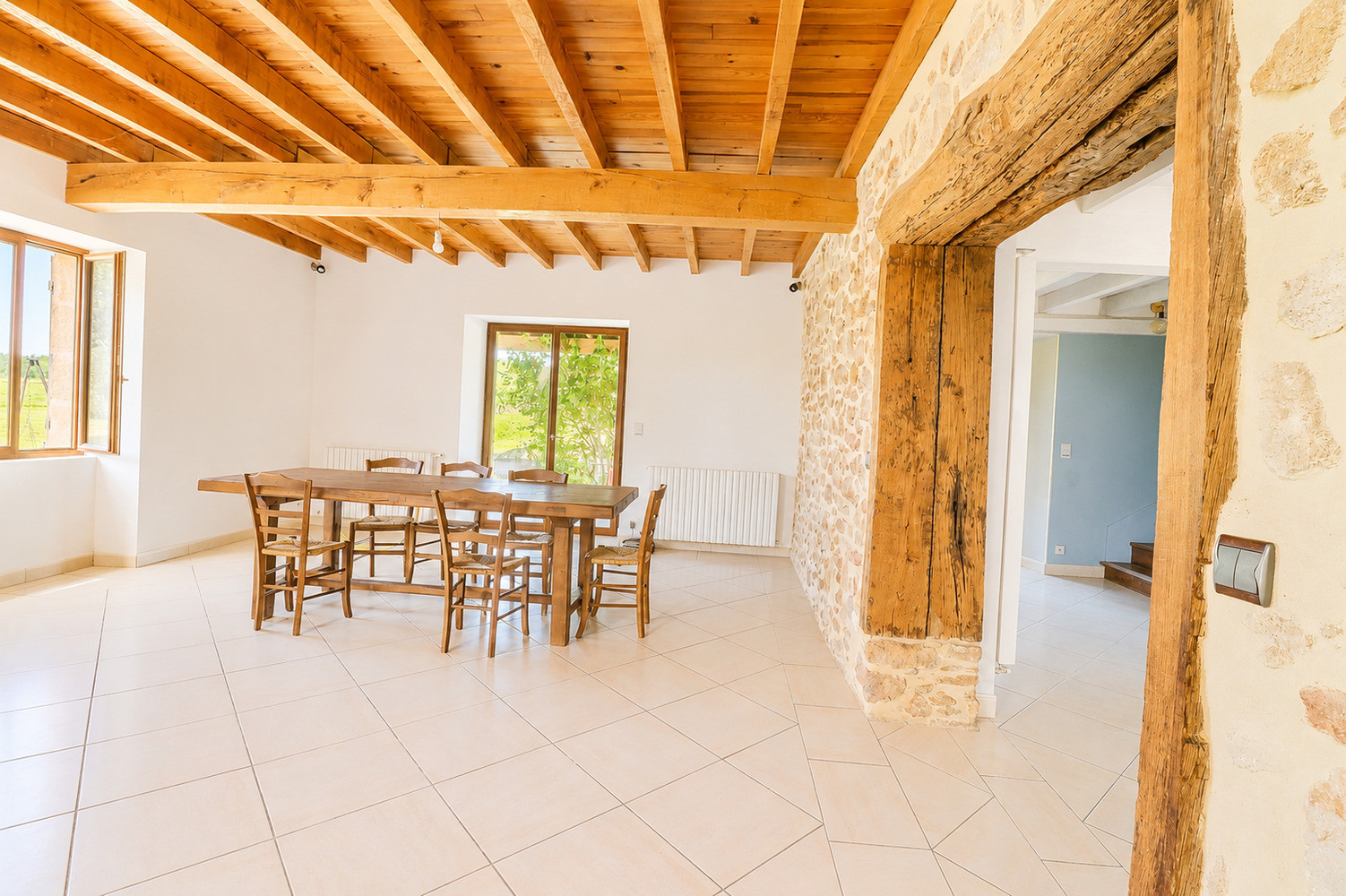 
                                                Vente
                                                 Domaine avec gîte et écuries