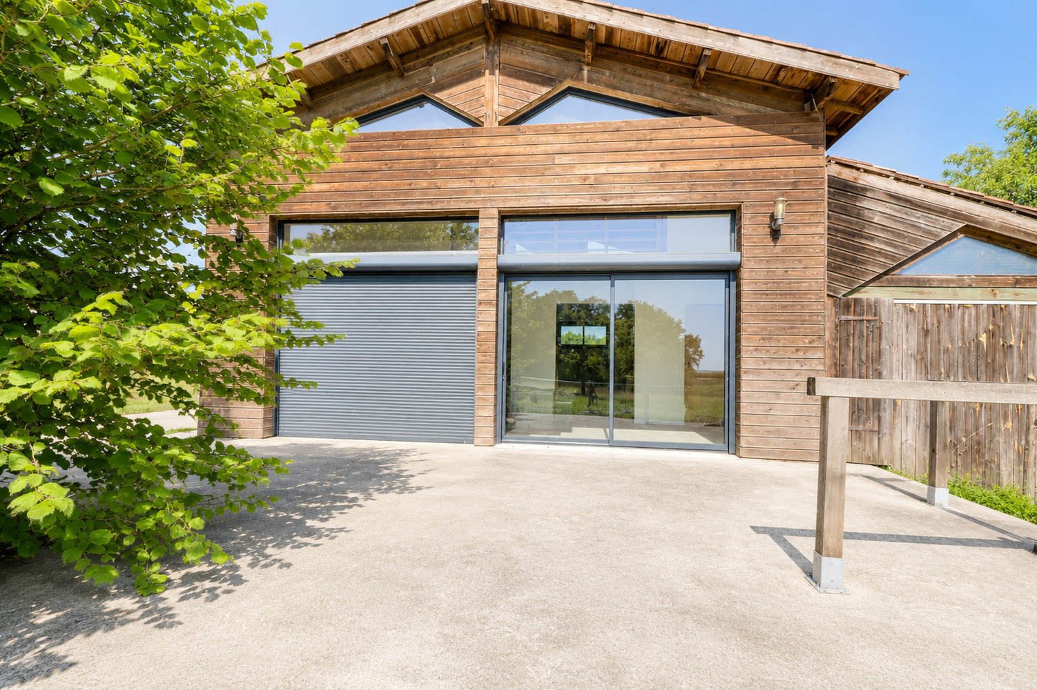 
                                                Vente
                                                 Domaine avec gîte et écuries