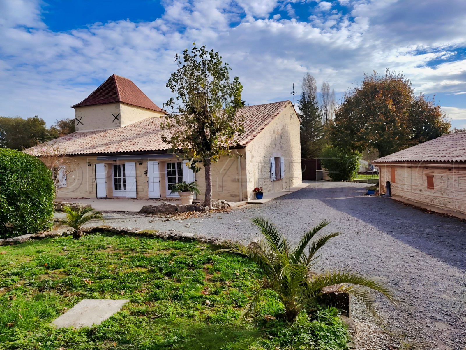 
                                                Vente
                                                 DOMAINE ÉQUESTRE EN PÉRIGORD 2.4 HA