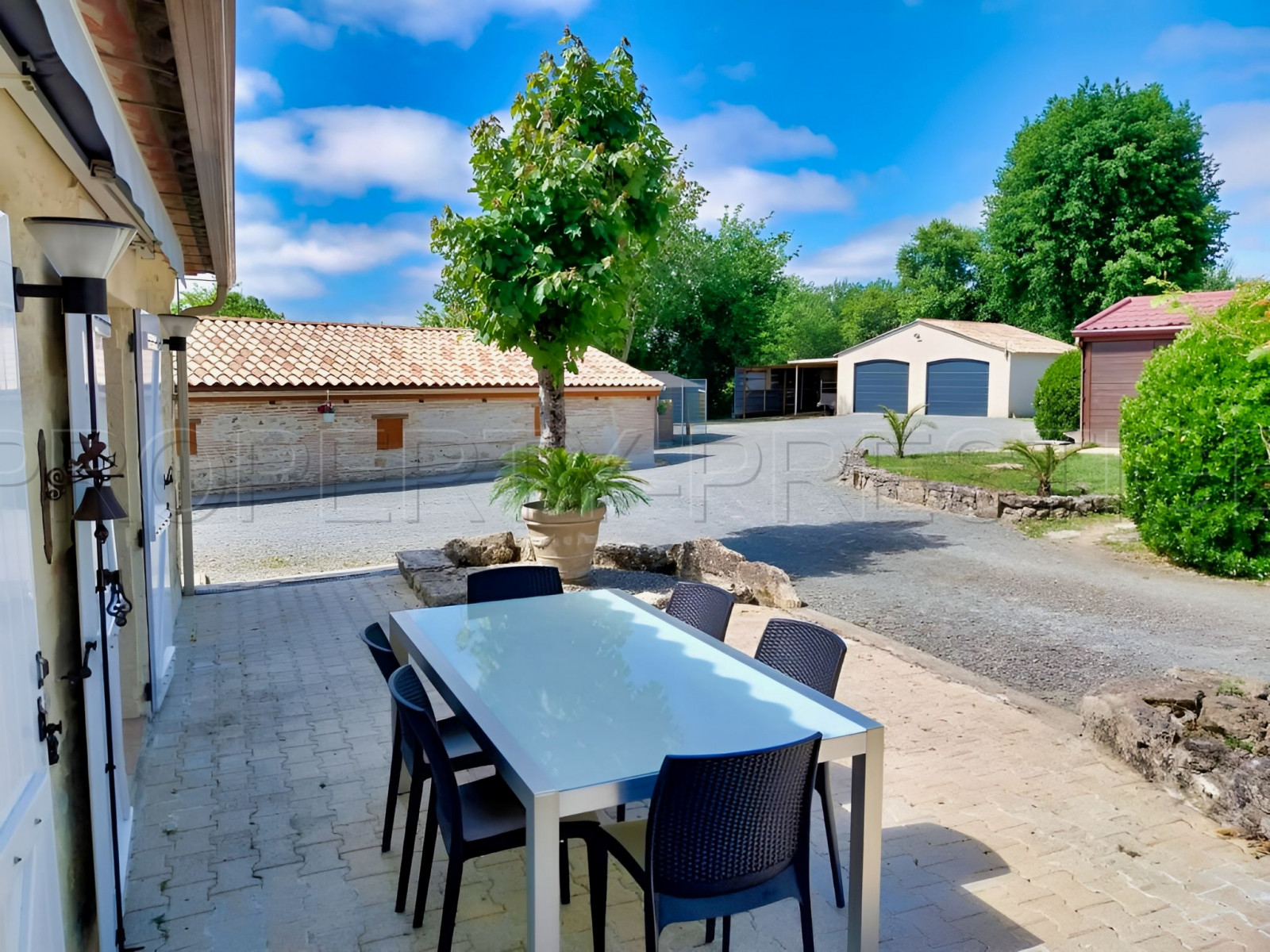 
                                                Vente
                                                 DOMAINE ÉQUESTRE EN PÉRIGORD 2.4 HA