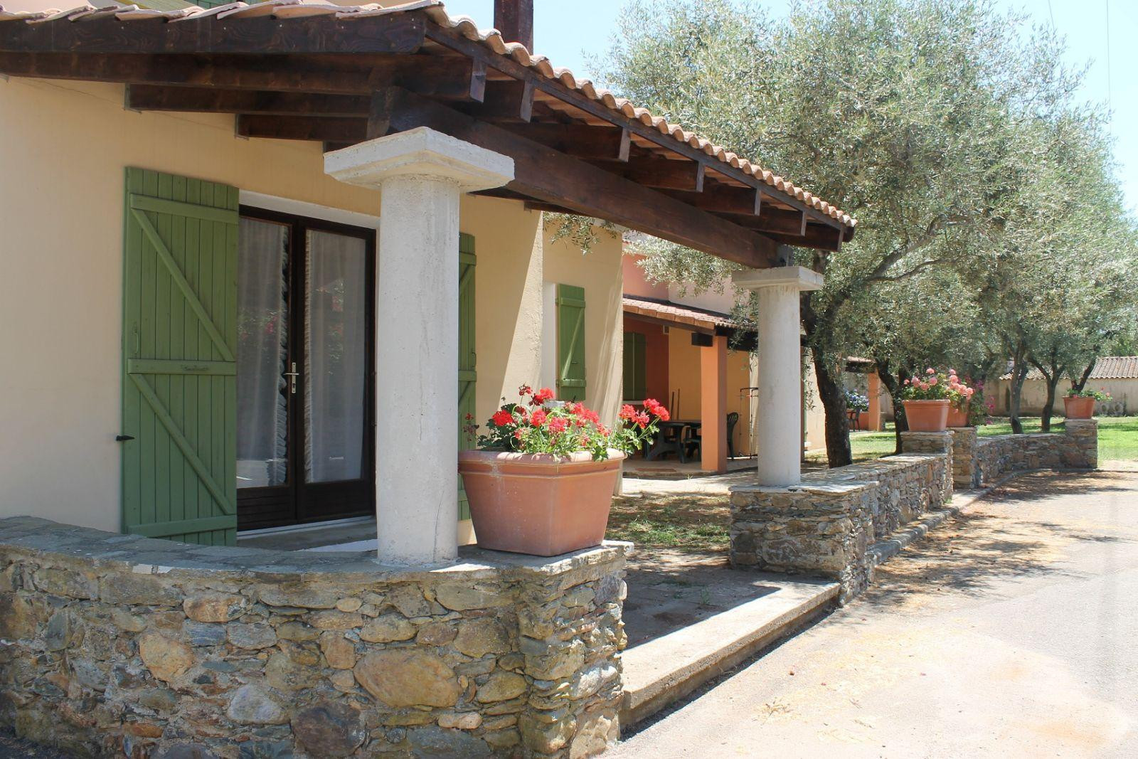 
                                                Location
                                                 Domaine familiale avec piscine et tennis