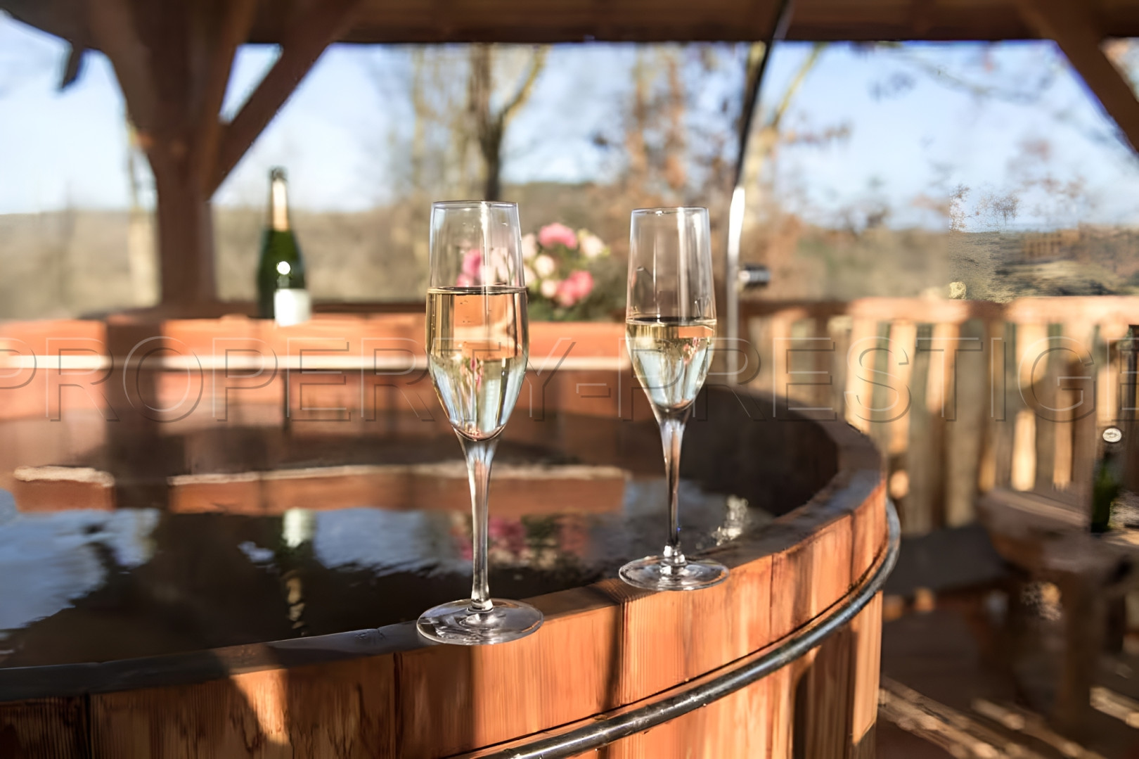 
                                                Vente
                                                 DOMAINE LUXUEUX D'HEBERGEMENTS INSOLITES EN PERIGORD