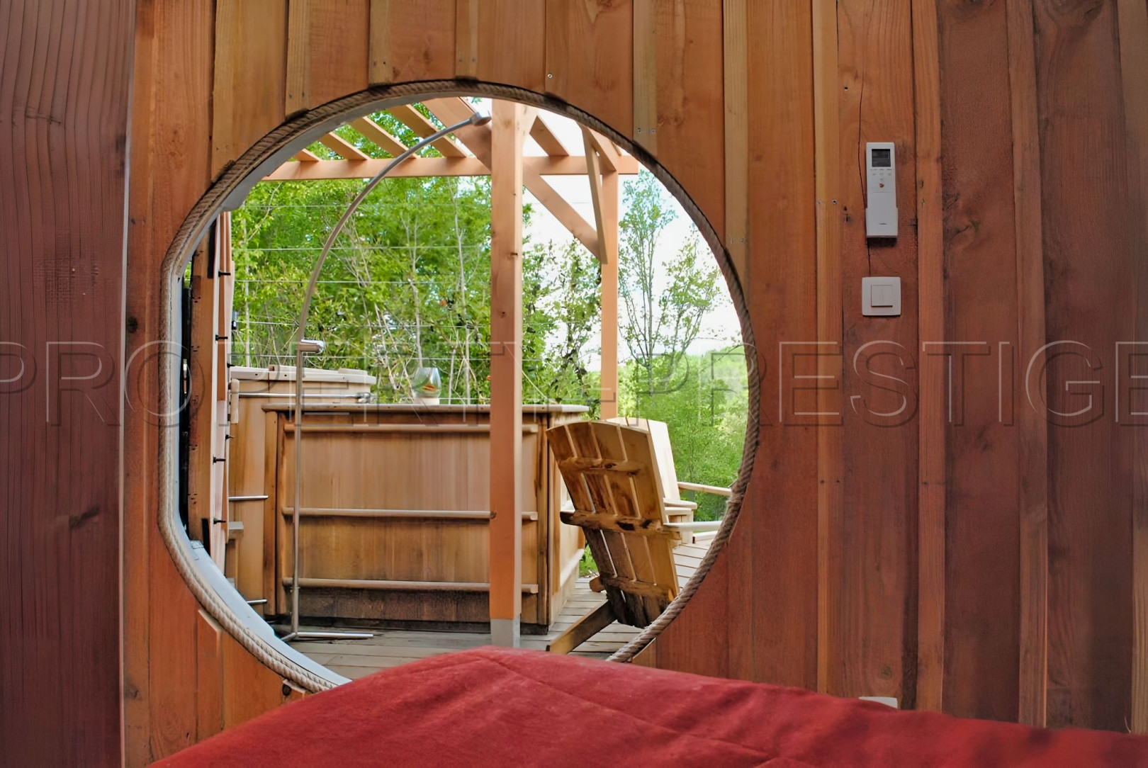 
                                                Vente
                                                 DOMAINE LUXUEUX D'HEBERGEMENTS INSOLITES EN PERIGORD