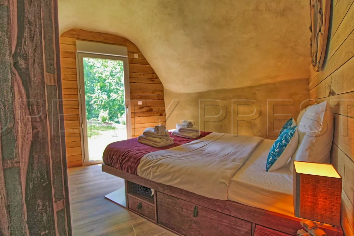 
                                                Vente
                                                 DOMAINE LUXUEUX D'HEBERGEMENTS INSOLITES EN PERIGORD