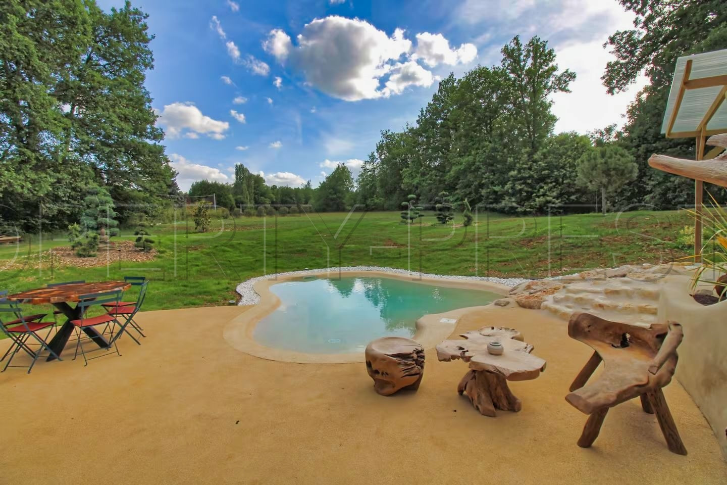 
                                                Vente
                                                 DOMAINE LUXUEUX D'HEBERGEMENTS INSOLITES EN PERIGORD