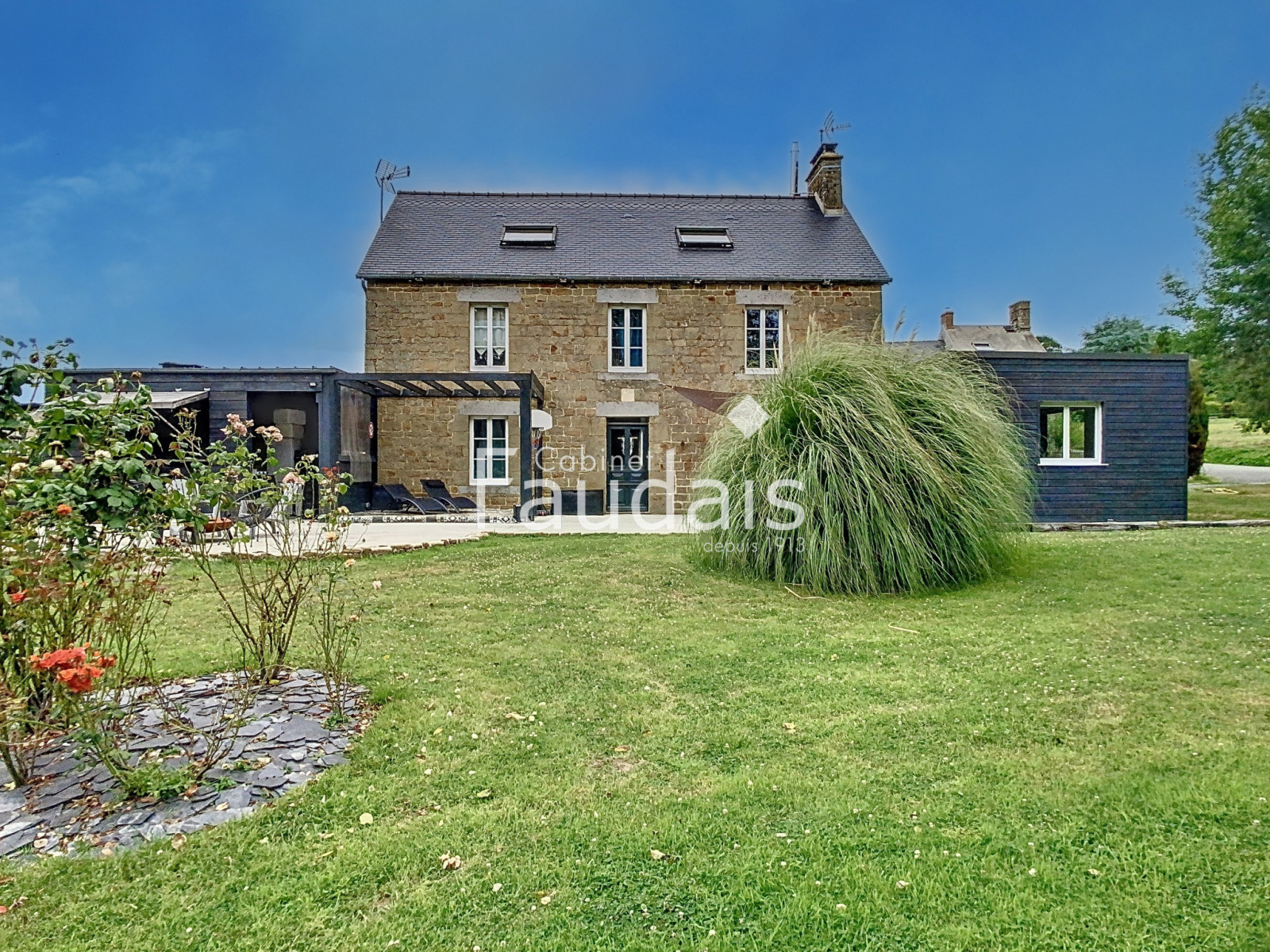 
                                                Vente
                                                 DOMJEAN, Maison en pierre de 170m2 